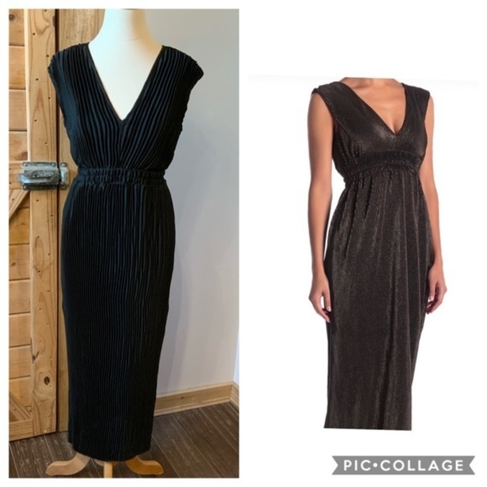 Romeo and Juliet Pleated v neck dress size M NWT